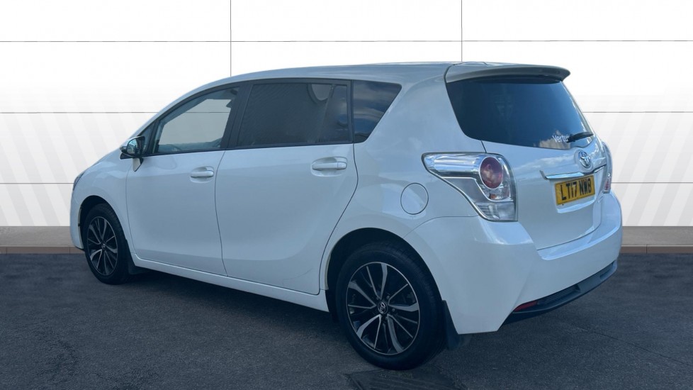 Toyota Verso 1.6 V-matic Design 5dr Petrol Estate - Image 2