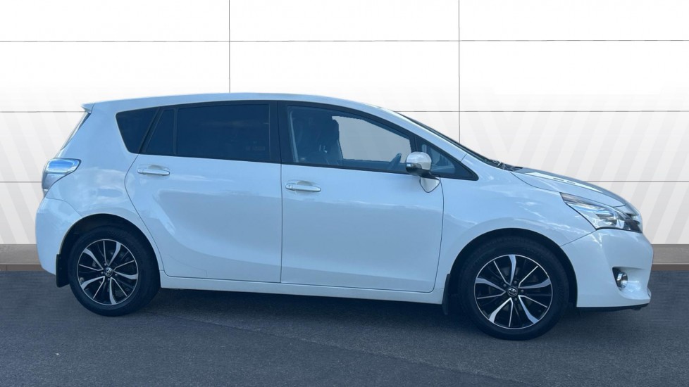 Toyota Verso 1.6 V-matic Design 5dr Petrol Estate - Image 5