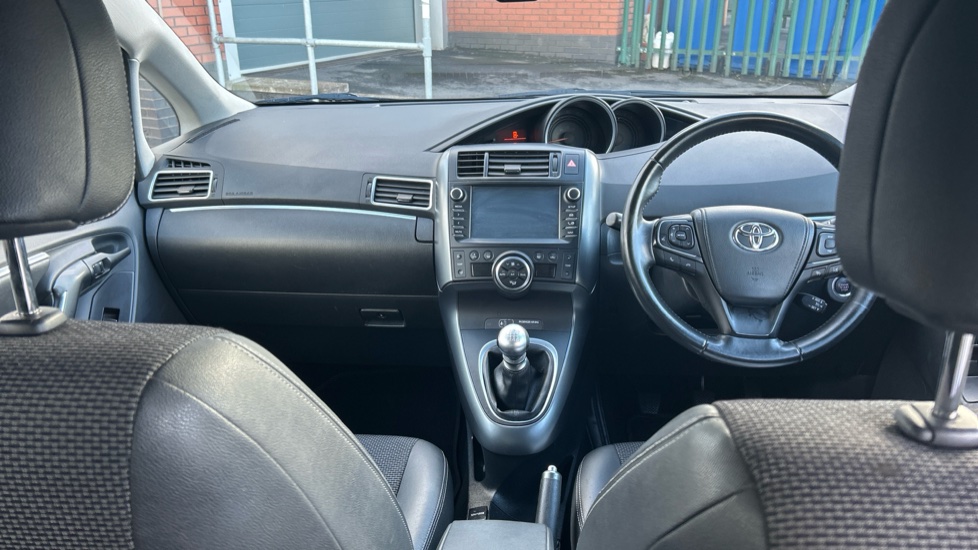 Toyota Verso 1.6 V-matic Design 5dr Petrol Estate - Image 10