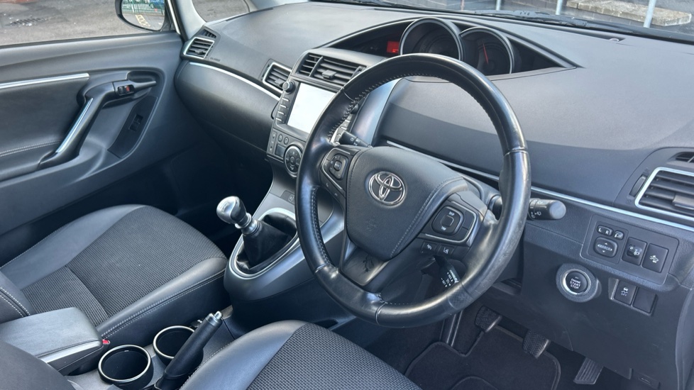 Toyota Verso 1.6 V-matic Design 5dr Petrol Estate - Image 11