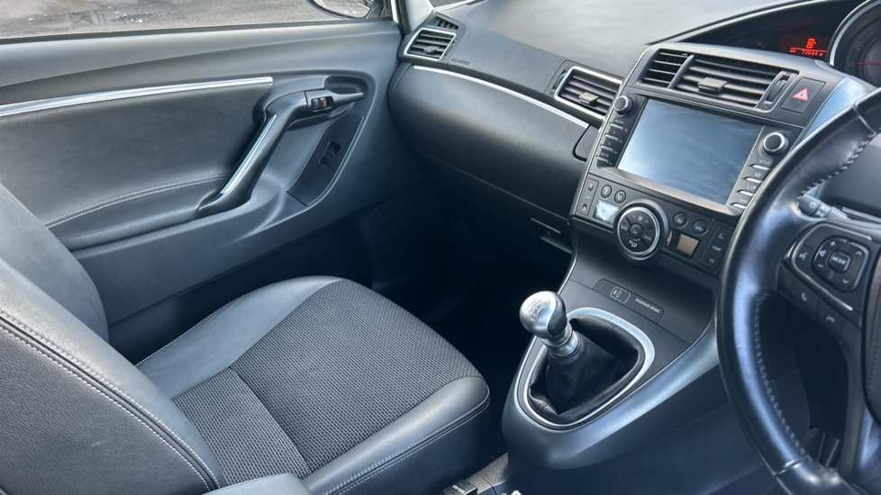 Toyota Verso 1.6 V-matic Design 5dr Petrol Estate - Image 14