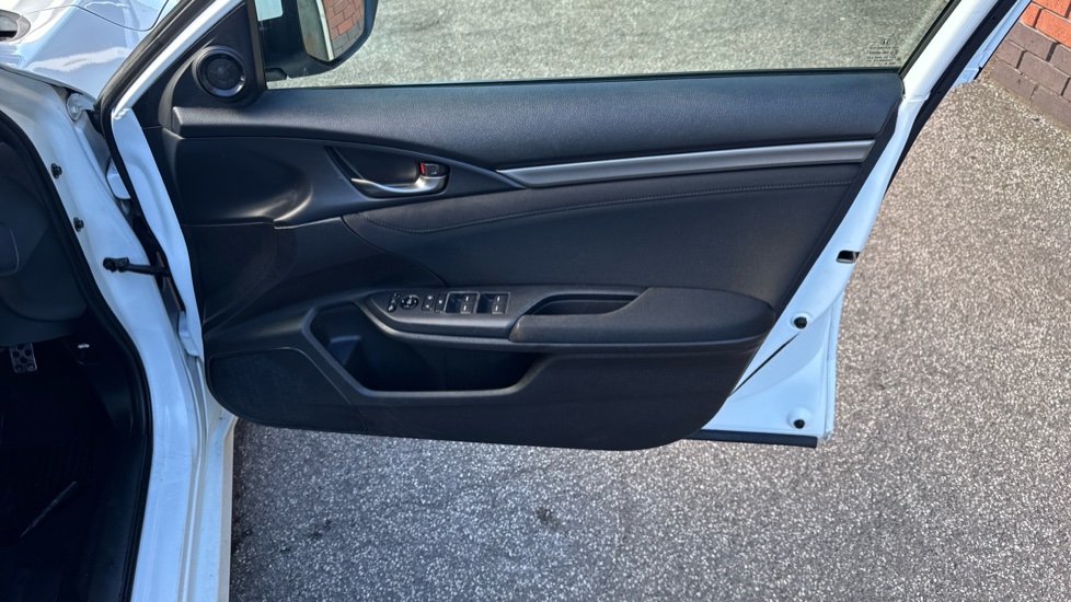 Honda Civic 1.0 VTEC Turbo 126 SR 5dr Petrol Hatchback - Image 28