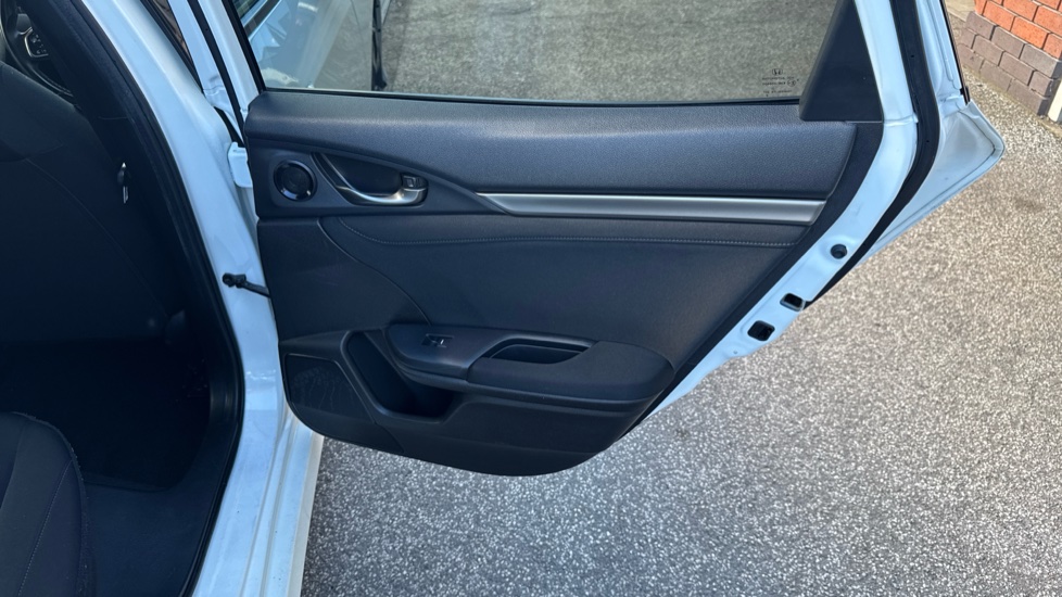 Honda Civic 1.0 VTEC Turbo 126 SR 5dr Petrol Hatchback - Image 29