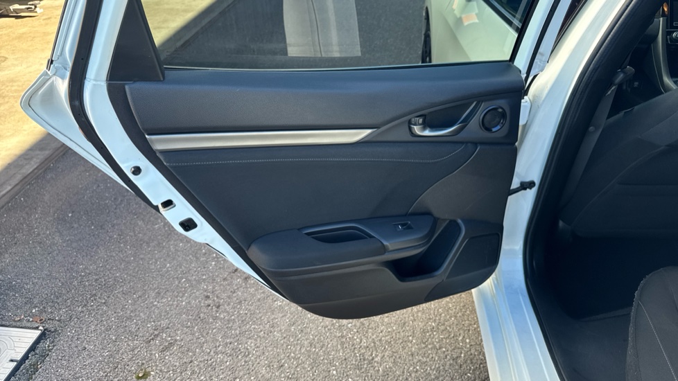 Honda Civic 1.0 VTEC Turbo 126 SR 5dr Petrol Hatchback - Image 33