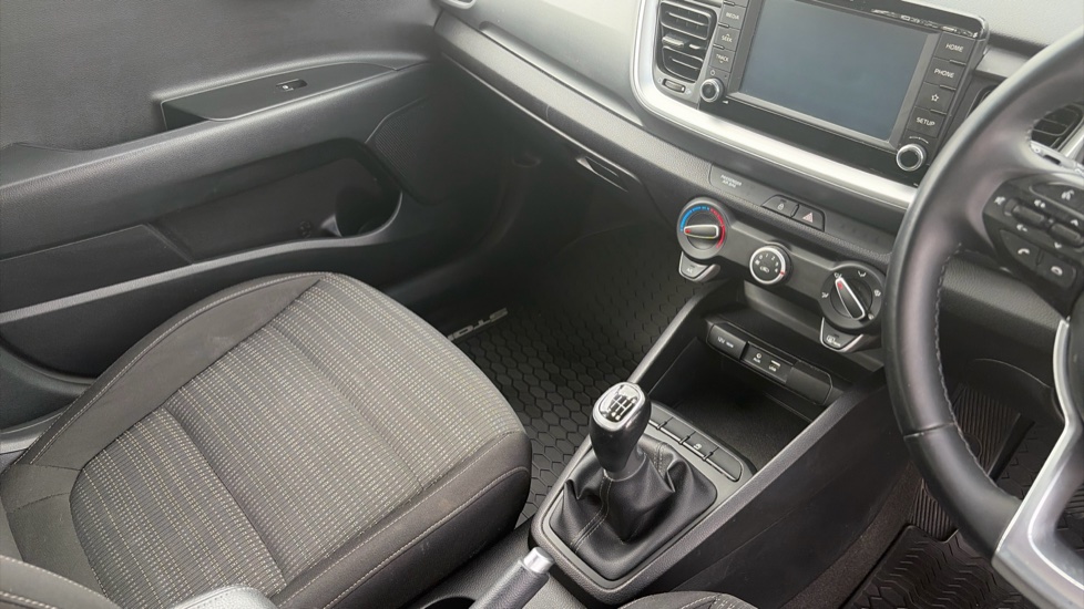 Kia Stonic 1.4 MPi 2 5dr Petrol Estate - Image 14