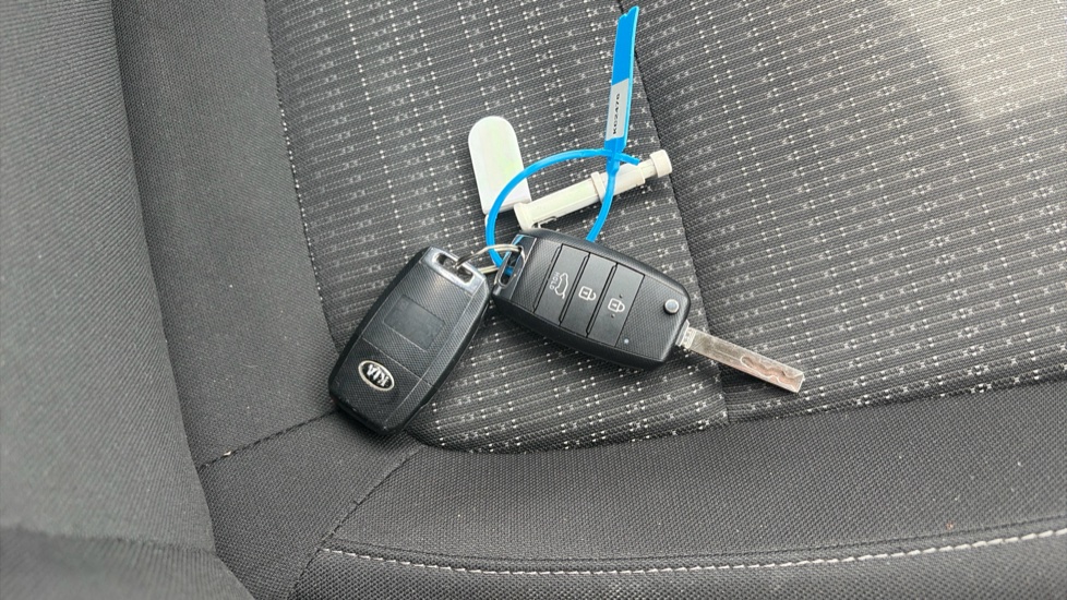 Kia Stonic 1.4 MPi 2 5dr Petrol Estate - Image 20