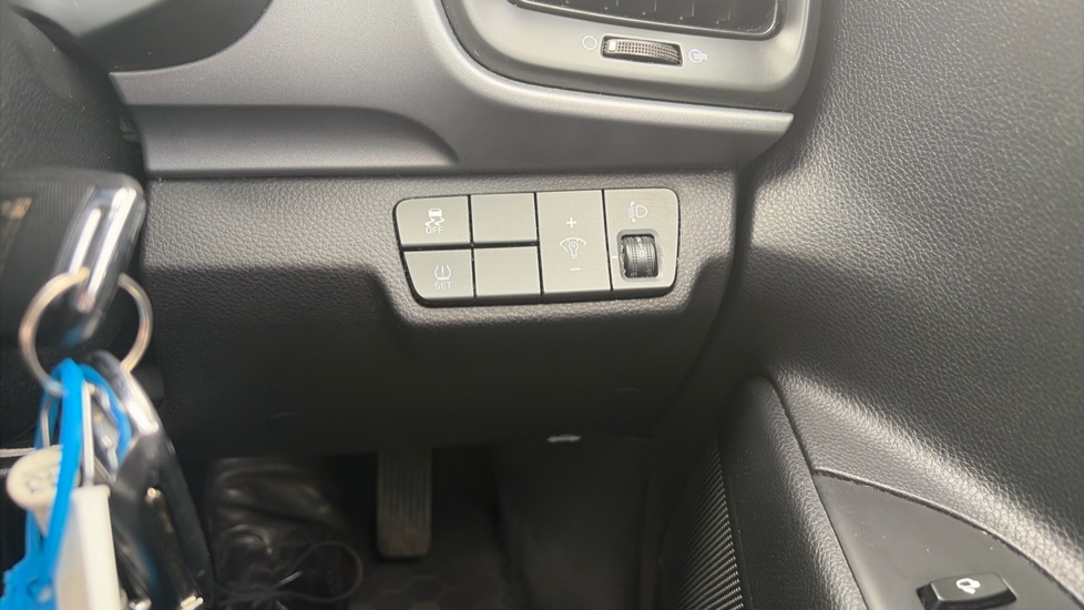 Kia Stonic 1.4 MPi 2 5dr Petrol Estate - Image 22