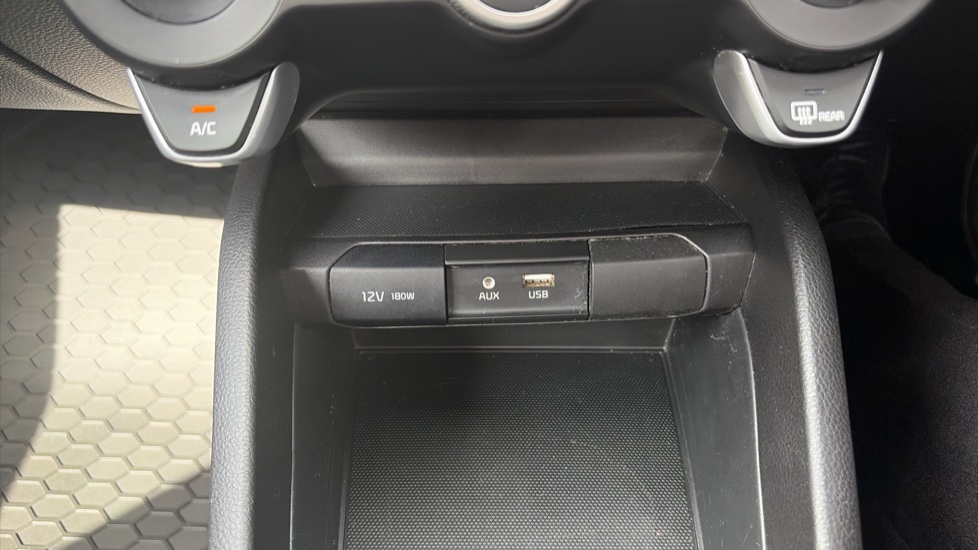 Kia Stonic 1.4 MPi 2 5dr Petrol Estate - Image 30