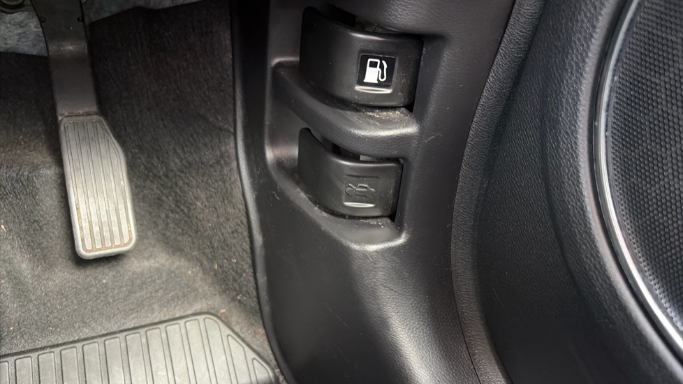 Honda HR-V 1.5 i-VTEC EX CVT 5dr Petrol Hatchback - Image 23