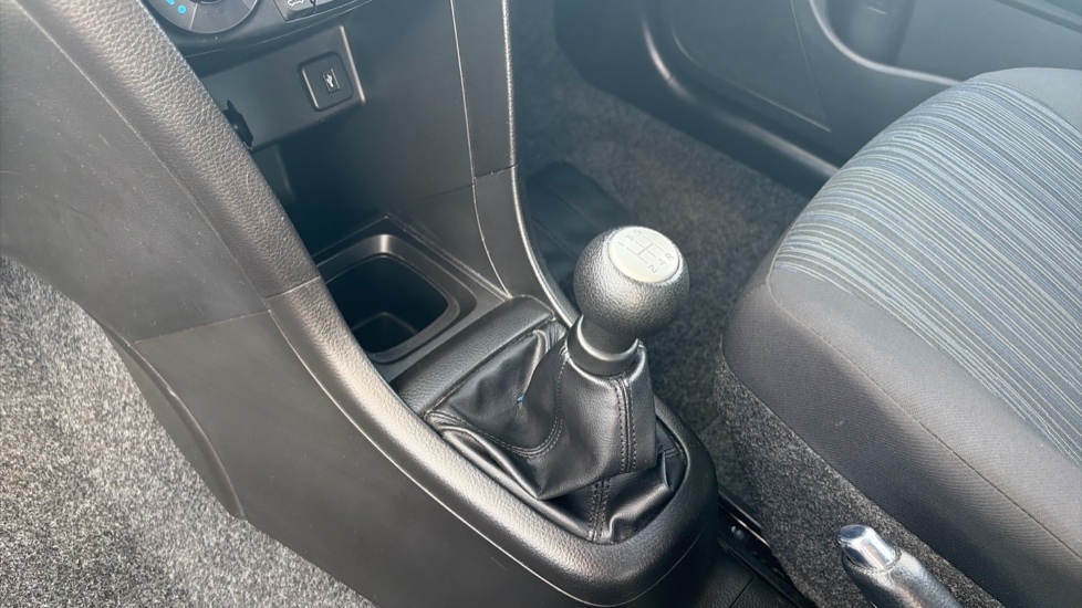 Suzuki Swift 1.2 SZ2 3dr Petrol Hatchback - Image 13