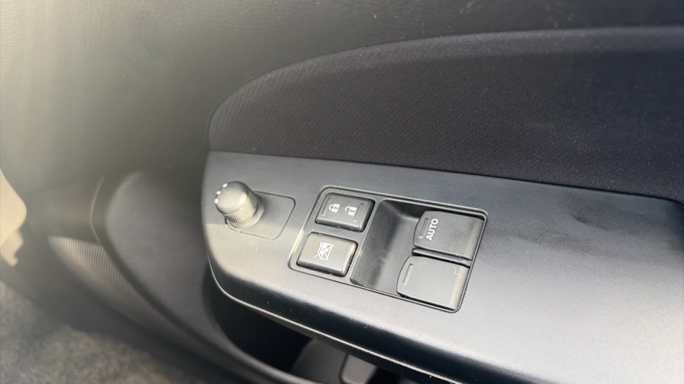 Suzuki Swift 1.2 SZ2 3dr Petrol Hatchback - Image 22