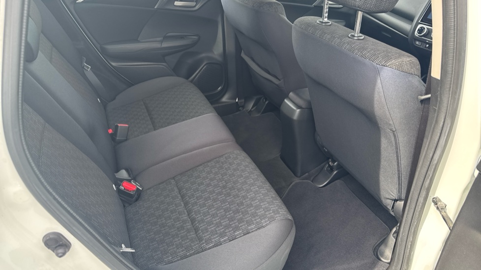 Honda Jazz 1.3 SE 5dr Petrol Hatchback - Image 32