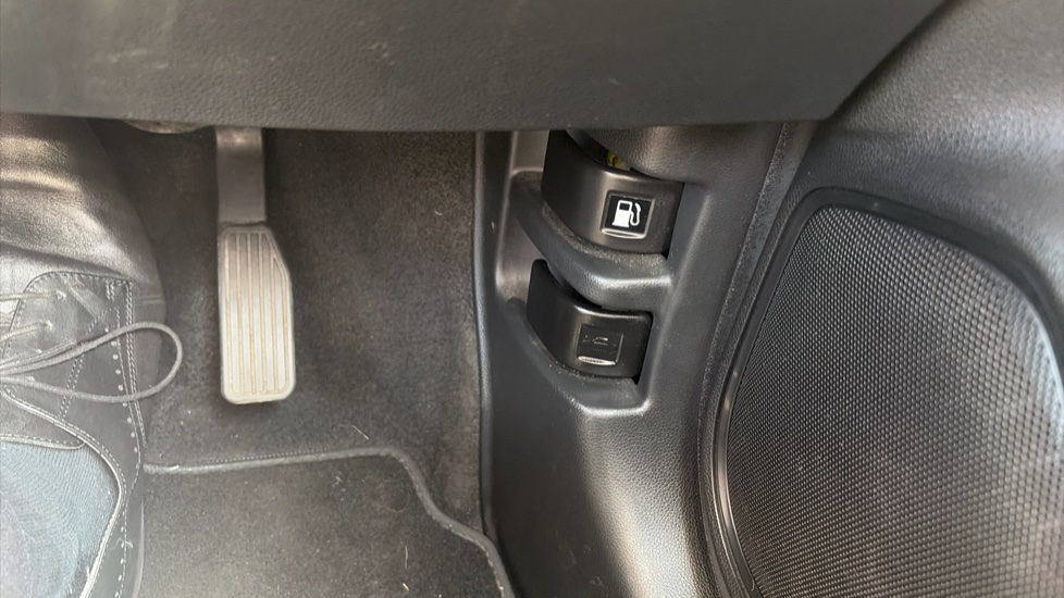 Honda Jazz 1.3 i-VTEC EX Navi 5dr CVT Petrol Hatchback - Image 22