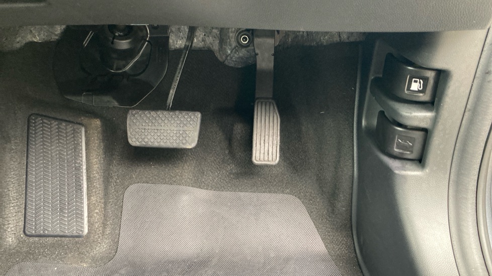 Honda Jazz 1.3 i-VTEC EX Navi 5dr CVT Petrol Hatchback - Image 22