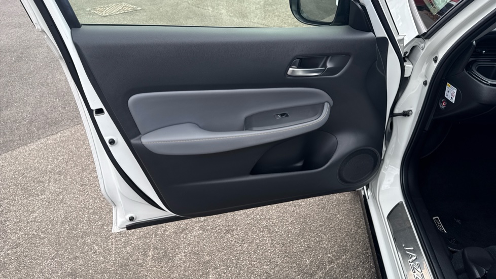 Honda Jazz 1.5 i-MMD Hybrid Advance Sport 5dr eCVT Hybrid Hatchback - Image 32