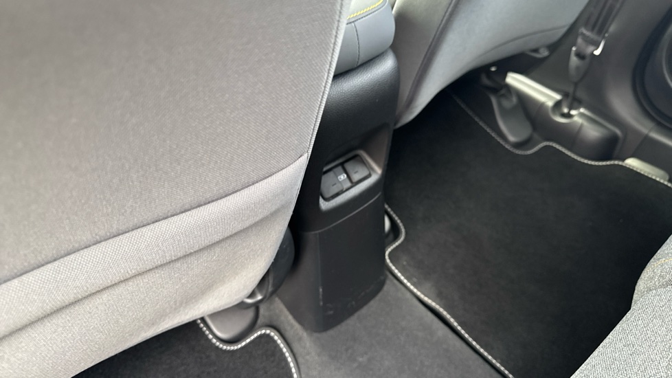 Honda Jazz 1.5 i-MMD Hybrid Advance Sport 5dr eCVT Hybrid Hatchback - Image 35