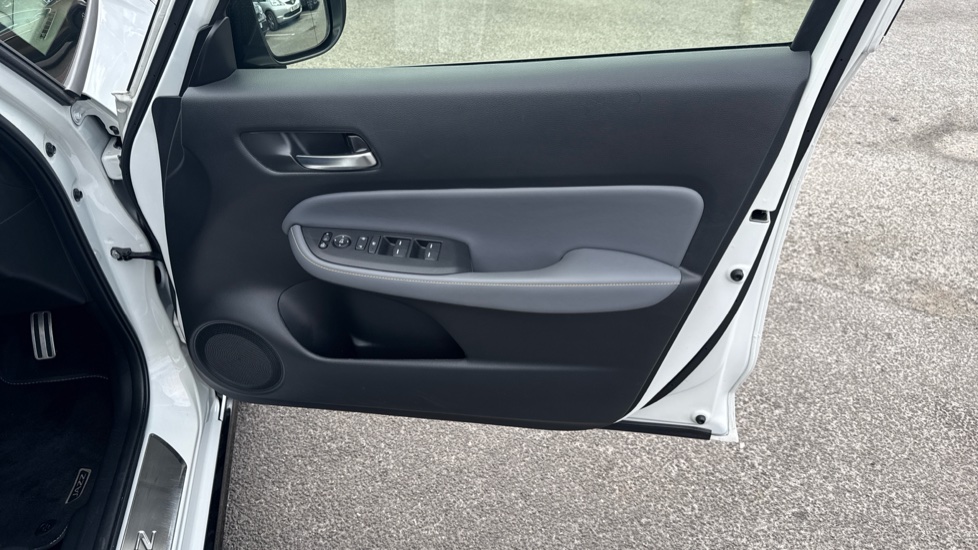 Honda Jazz 1.5 i-MMD Hybrid Advance Sport 5dr eCVT Hybrid Hatchback - Image 39