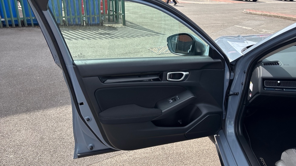 Honda Civic 2.0 eHEV Elegance 5dr CVT Hybrid Hatchback - Image 17