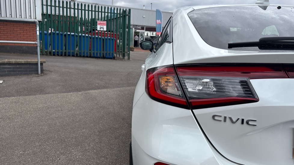 Honda Civic 2.0 eHEV Sport 5dr CVT Hybrid Hatchback - Image 17