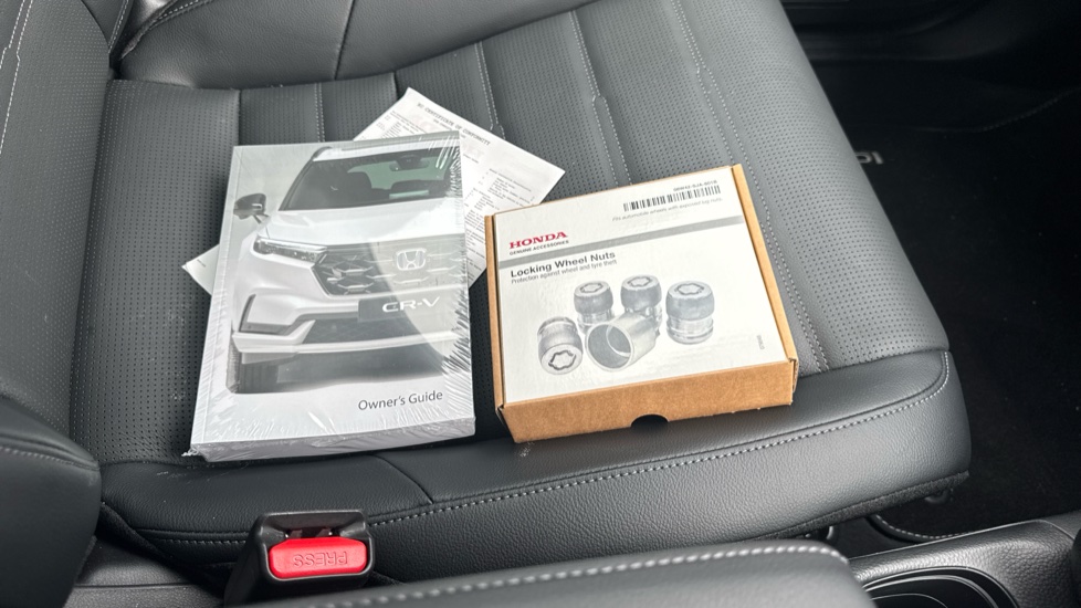 Honda CR-V 2.0 ePHEV Advance Tech 5dr eCVT Estate - Image 20