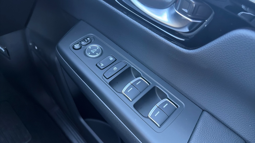 Honda CR-V 2.0 ePHEV Advance Tech 5dr eCVT Estate - Image 13