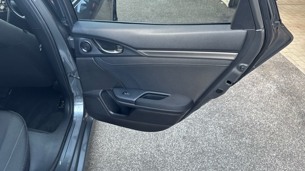 Honda Civic 1.6 i-DTEC SR 5dr Diesel Hatchback - Image 25