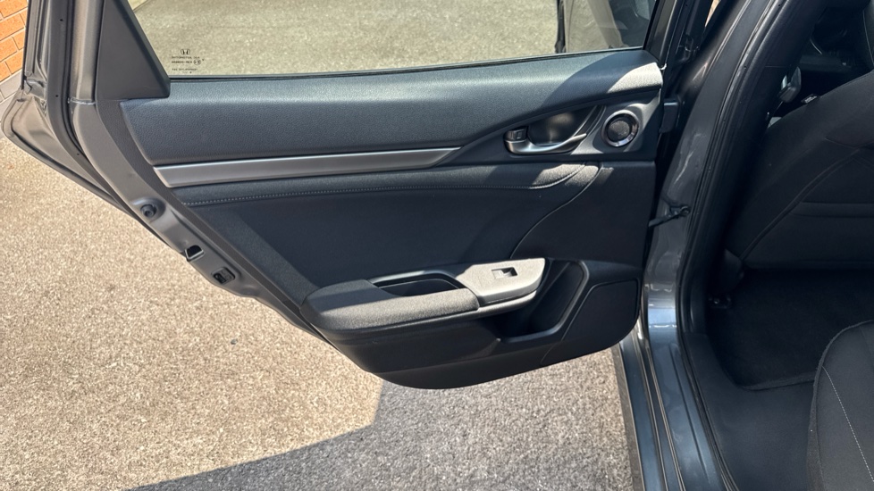 Honda Civic 1.6 i-DTEC SR 5dr Diesel Hatchback - Image 29