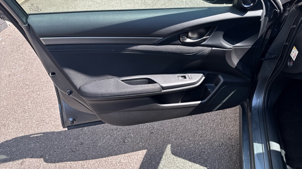 Honda Civic 1.6 i-DTEC SR 5dr Diesel Hatchback - Image 31