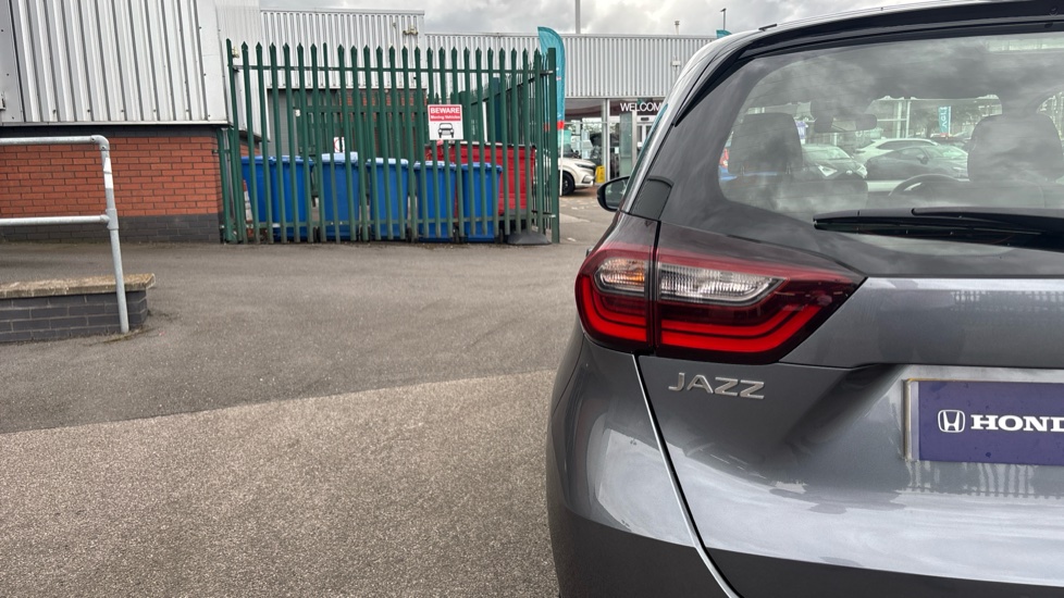 Honda Jazz 1.5 i-MMD Hybrid SE 5dr eCVT Hybrid Hatchback - Image 19