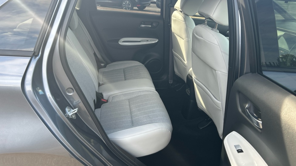 Honda Jazz 1.5 i-MMD Hybrid EX 5dr eCVT Hybrid Hatchback - Image 30