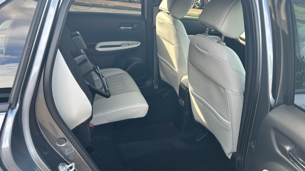 Honda Jazz 1.5 i-MMD Hybrid EX 5dr eCVT Hybrid Hatchback - Image 31