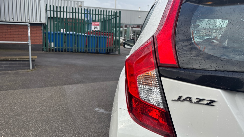 Honda Jazz 1.5 i-VTEC Sport 5dr CVT Petrol Hatchback - Image 14