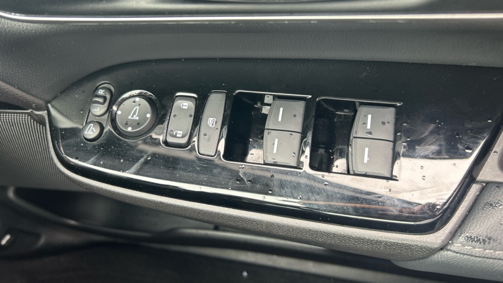 Honda CR-V 2.0 i-MMD Hybrid SR  2WD 5dr eCVT Hybrid Estate - Image 17