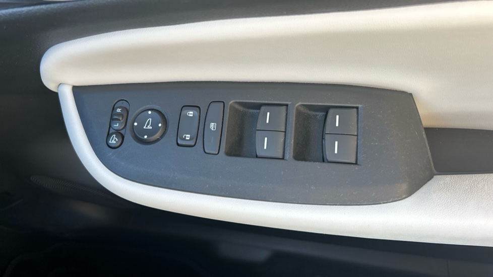 Honda Jazz 1.5 i-MMD Hybrid EX 5dr eCVT Hybrid Hatchback - Image 19