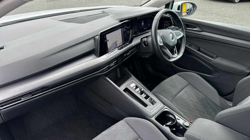 Volkswagen Golf 1.5 eTSI Style 5dr DSG Petrol Hatchback - Image 9