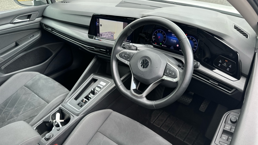 Volkswagen Golf 1.5 eTSI Style 5dr DSG Petrol Hatchback - Image 11