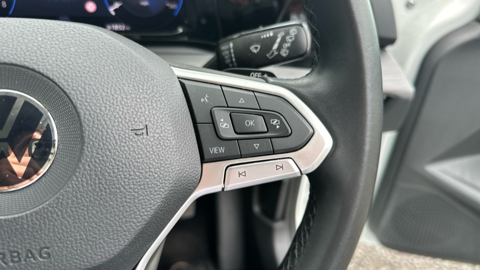 Volkswagen Golf 1.5 eTSI Style 5dr DSG Petrol Hatchback - Image 27