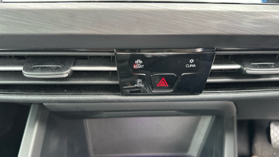 Volkswagen Golf 1.5 eTSI Style 5dr DSG Petrol Hatchback - Image 31