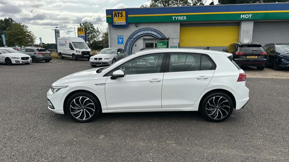 Volkswagen Golf 1.5 eTSI Style 5dr DSG Petrol Hatchback - Image 36