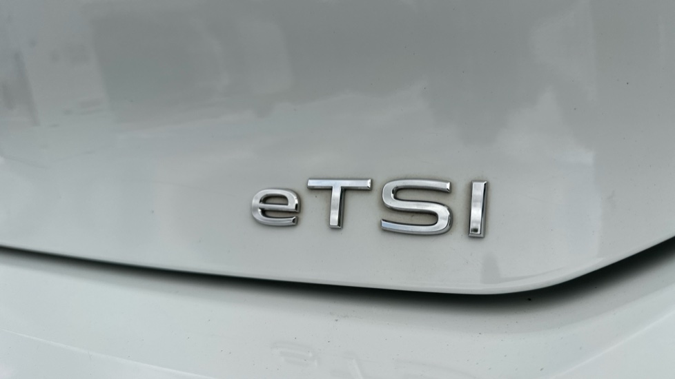 Volkswagen Golf 1.5 eTSI Style 5dr DSG Petrol Hatchback - Image 38