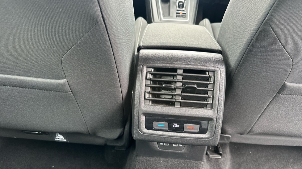 Volkswagen Golf 1.5 eTSI Style 5dr DSG Petrol Hatchback - Image 40