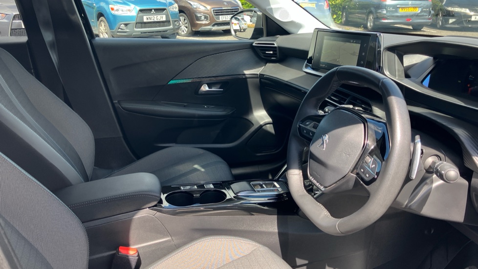 Peugeot 208 1.2 PureTech 100 Allure Premium + 5dr EAT8 Petrol Hatchback - Image 11