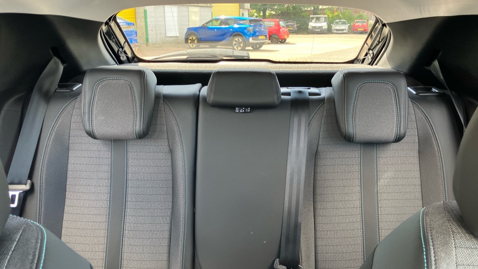 Peugeot 208 1.2 PureTech 100 Allure Premium + 5dr EAT8 Petrol Hatchback - Image 15