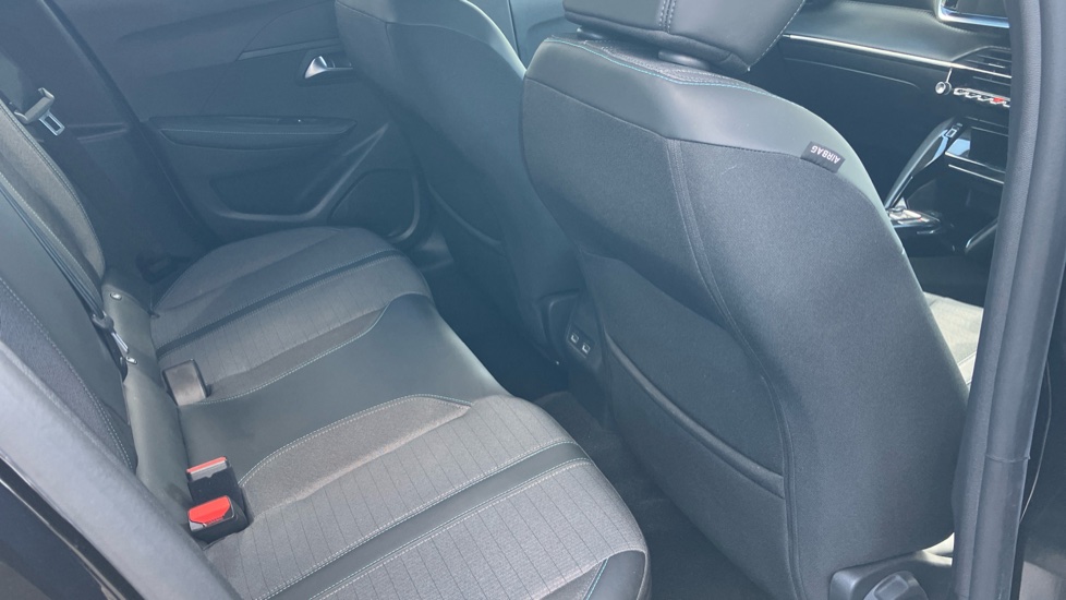Peugeot 208 1.2 PureTech 100 Allure Premium + 5dr EAT8 Petrol Hatchback - Image 31