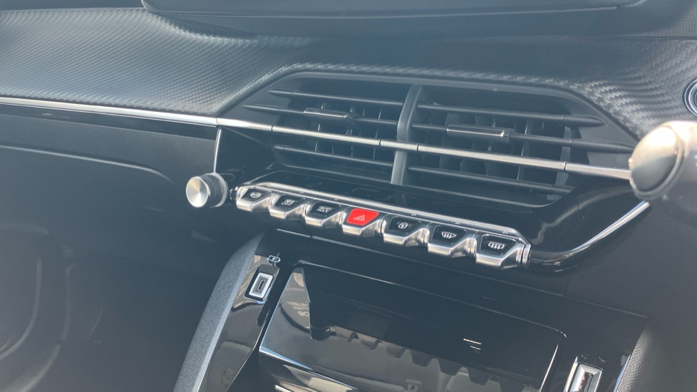 Peugeot 208 1.2 PureTech 100 Allure Premium + 5dr EAT8 Petrol Hatchback - Image 33
