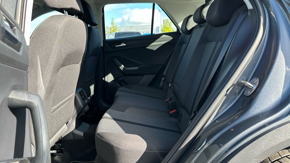 Volkswagen T-Roc 1.5 TSI Life 5dr DSG Petrol Hatchback - Image 16