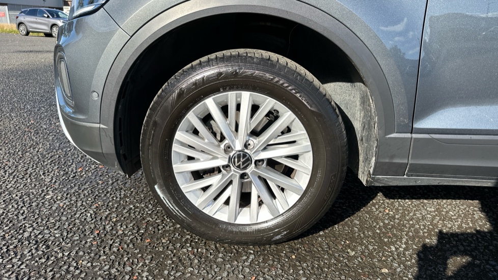Volkswagen T-Roc 1.5 TSI Life 5dr DSG Petrol Hatchback - Image 23