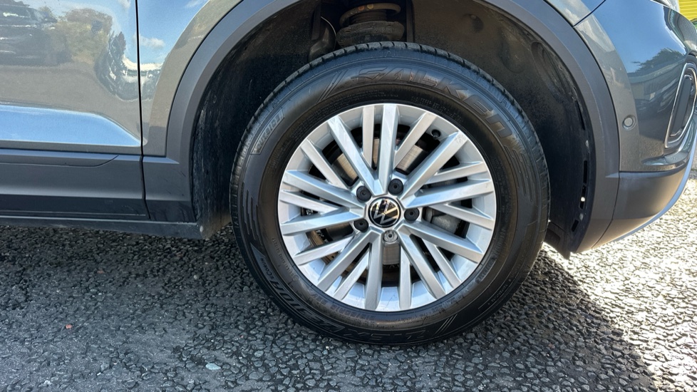 Volkswagen T-Roc 1.5 TSI Life 5dr DSG Petrol Hatchback - Image 26