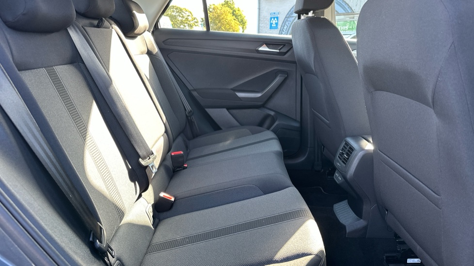 Volkswagen T-Roc 1.5 TSI Life 5dr DSG Petrol Hatchback - Image 30