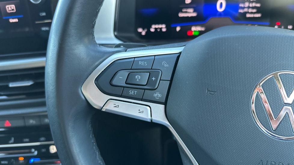 Volkswagen T-Roc 1.5 TSI Life 5dr DSG Petrol Hatchback - Image 37